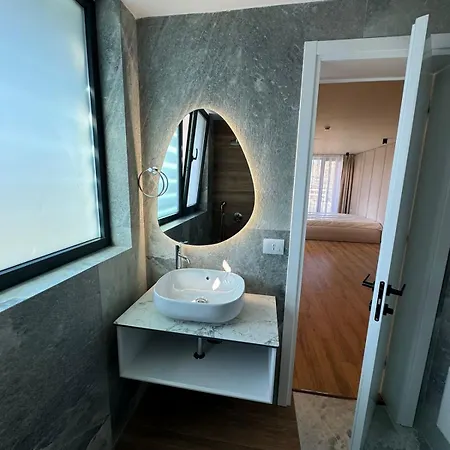 Kraja Otel Golem (Tirana)