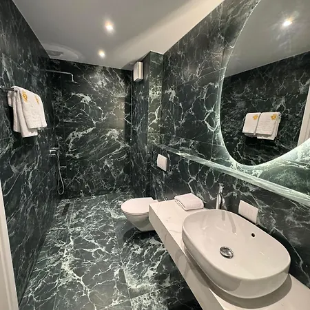 Otel Kraja Golem (Tirana)
