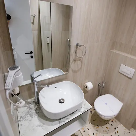 Hotel Kraja Golem (Tirana)